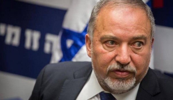 ردًا على قرار الشاباك...ليبرمان يرفض منح الفلسطينيين تصريح لم شمل
