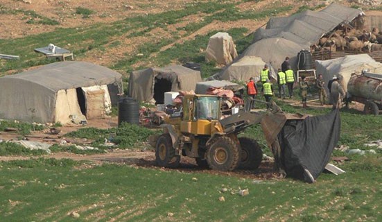 الاحتلال يدمر "كرفانًا" في كفر الديك