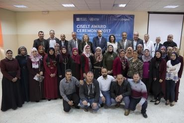 وكالة الغوث والثقافي البريطاني يكرمان معلمي شهادة التعليم الثانوي