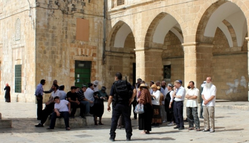 بحراسة شرطة الاحتلال الخاصة