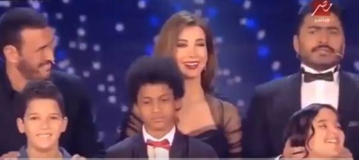  هكذا سرّب تامر حسني اسم الفائز بـ the Voice kids قبل اعلانه!