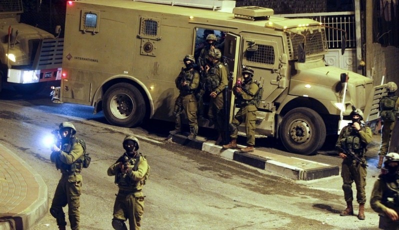 قوات الاحتلال تفجّر أبواب عدد من منازل المواطنين بالقدس