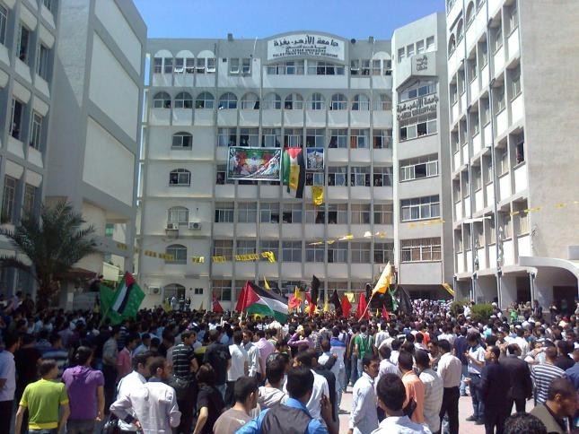 مطالبات بتحسين أوضاعهم الجامعية