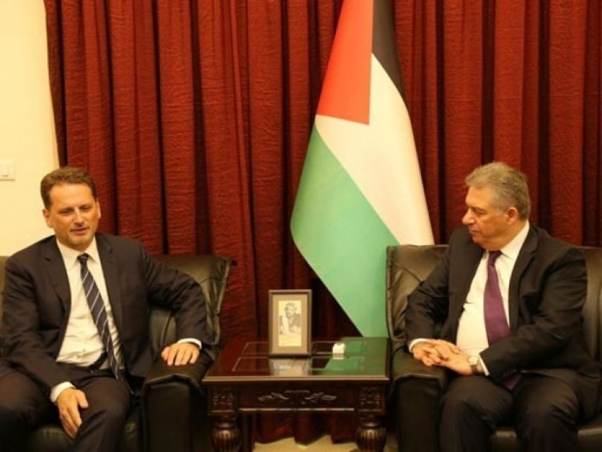 دبور يبحث مع المفوض العام لـ"الأونروا" أوضاع اللاجئين