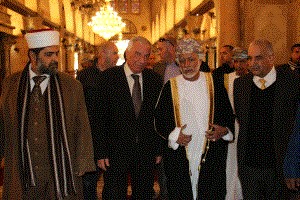 الوزير العماني يختتم زيارته بالصلاة في المسجد الأقصى وزيارة كنيسة القيامة