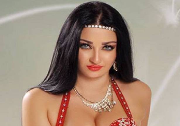 شاهدوا : صافينار تستعمل الفوتوشوب لتضخيم صدرها