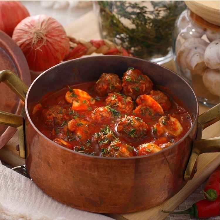 الكفتة بالصلصة الحارة والفطر