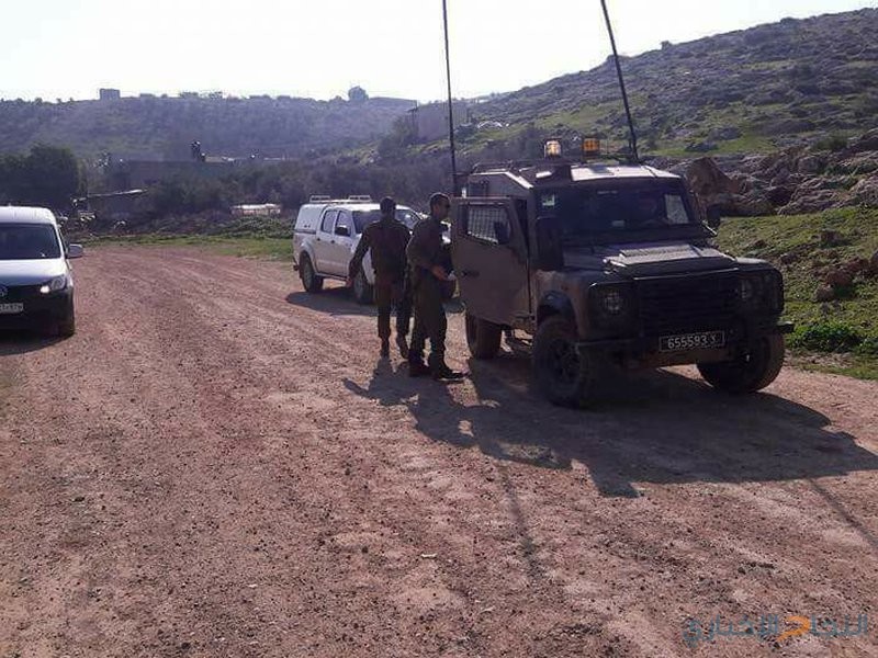  الاحتلال يحاصر آلية تعمل على شق طريق زراعي جنوب طوباس