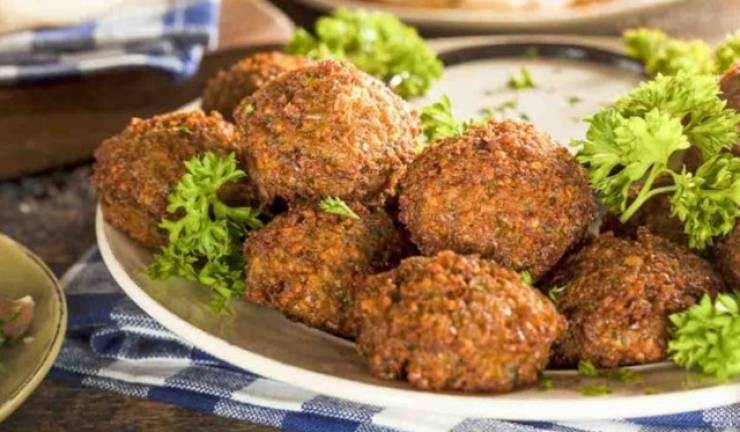 اخطر مما تتوقعون : هل تحبون الفلافل 'الطعمية'؟ إكتشفوا علاقتها بمرض السرطان!