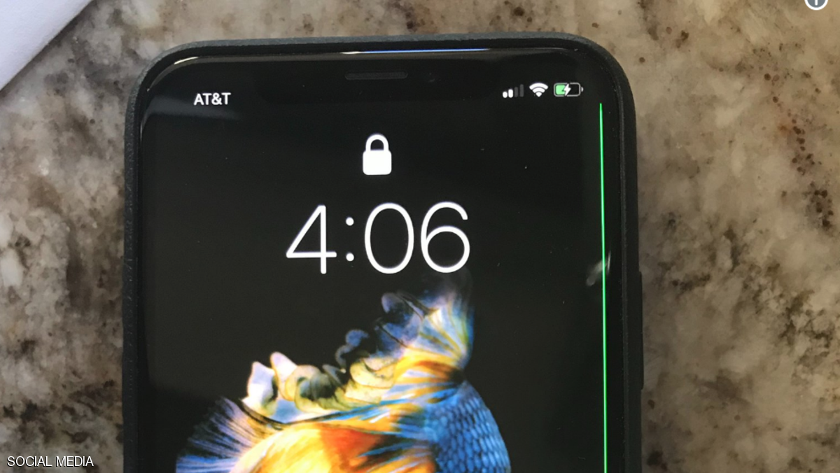 أول عيوب "آيفون X".. احذر الخط الأخضر