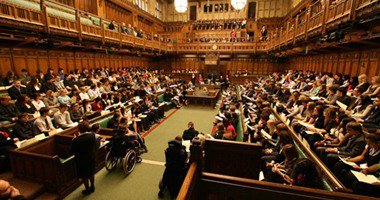 نواب بريطانيين يقرون قانون يسمح بالخروج من الاتحاد الأوروبي