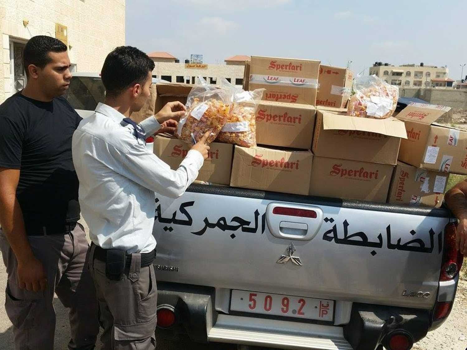 ضبط مواد تنظيف ومواد غذائية مخالفة للمواصفات في جنين 