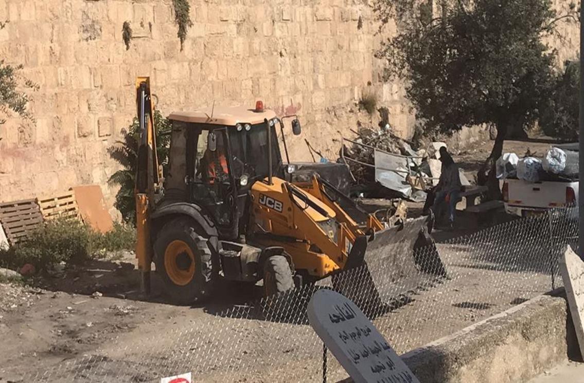وزارة الإعلام: الاعتداء على مقبرة بالقدس استخفافاً بالمشاعر الدينية