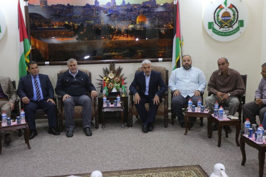 بالصور: السنوار يُطلع الفصائل على آخر تطورات ملف المصالحة