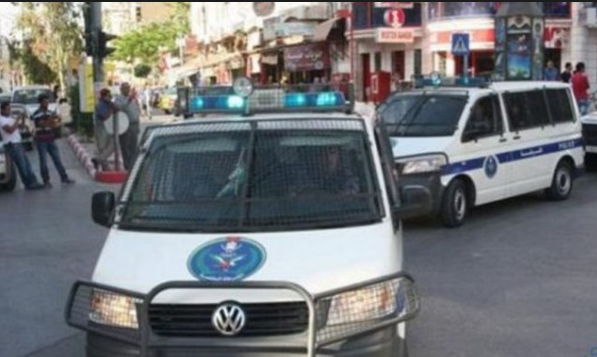 شرطة قلقيلية توفر احتياجات مدرسية لأبناء مطلوب للعدالة