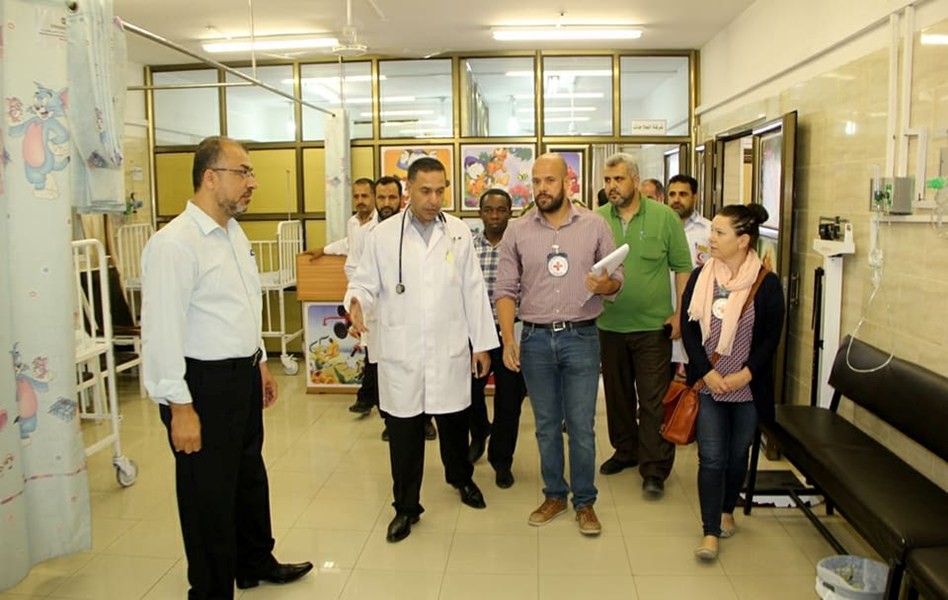 وفد من الصليب الأحمر يصل المستشفى "الأوروبي" لمتابعة أوضاع المصابين