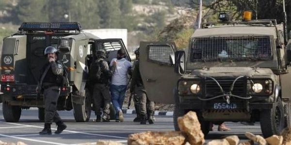 الاحتلال يعتقل شاباً فلسطينياً بتهمة حيازته بندقية