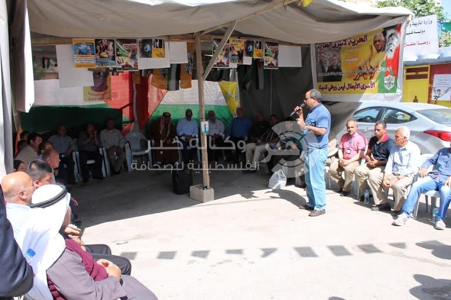 بالصور: محافظة سلفيت تنظم زيارة لخيمة التضامن مع الأسرى 