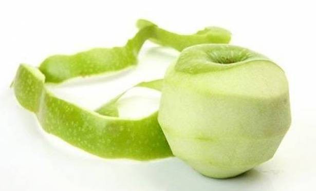 لحرق الدهون.. لا ترموا قشرة التفاح بعد اليوم!