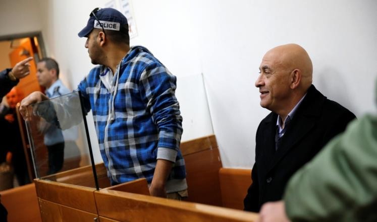 الاحتلال يصادر مذكرات النائب غطّاس ويمنع إدخال كتاب له