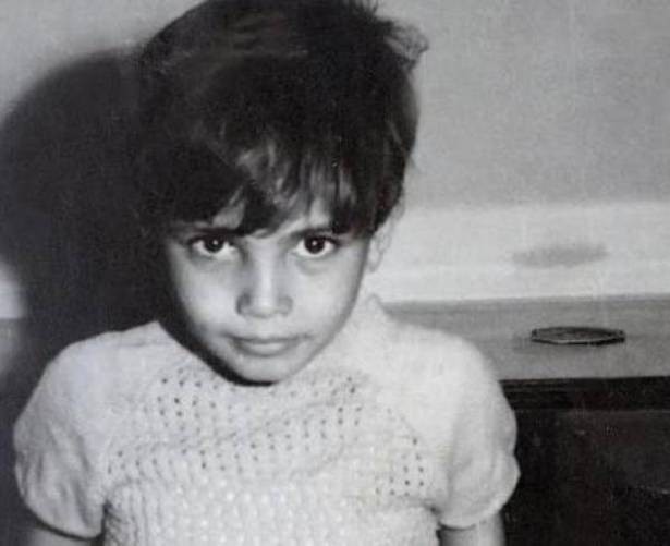 بالصورة: هذا الطفل أصبح نجماً عربياً شهيراً.. خمنوا من هو؟