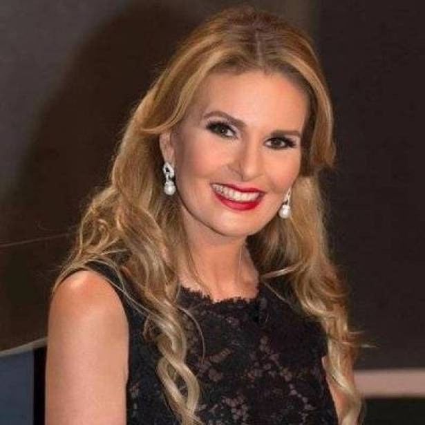 يسرا : تقدم برنامجاً جديداً وهذا موعد عرضه