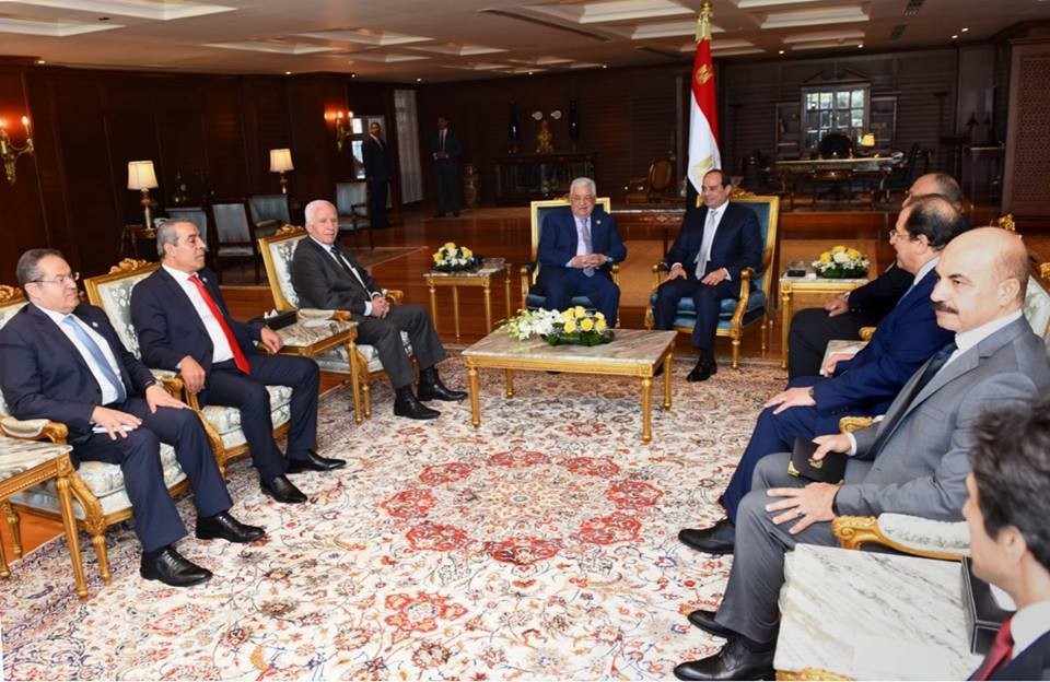 الأحمد يكشف أبرز الملفات التي بحثها لقاء الرئيس "عباس" بالسيسي 