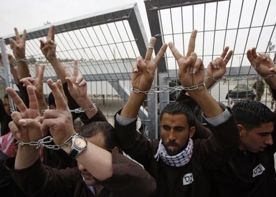 3 أسرى يدخلون اليوم عاماً جديداً في سجون الاحتلال