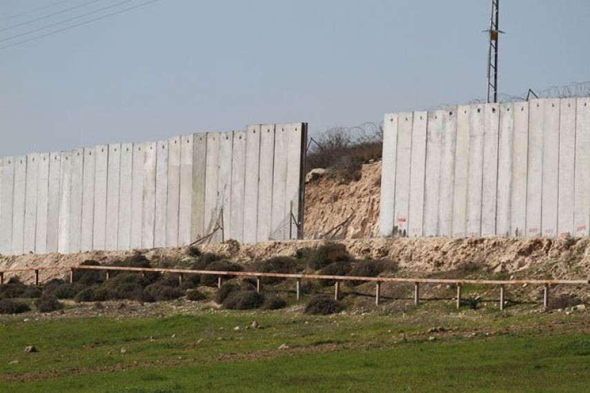 لماذا قلَّص الاحتلال أعمال بناء الجدار حول غزة ؟!