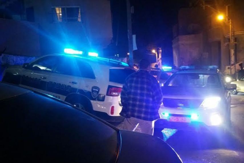 مجهولون يلقون قنبلة ويطلقون النار على مسجد بمدينة الرملة