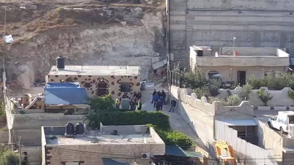 "قرار احترازي" بعدم هدم منشآت سكنية في الأغوار الشمالية
