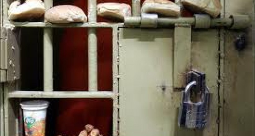 محامون لبنانيون يعتصمون تضامناً مع الأسرى المضربين