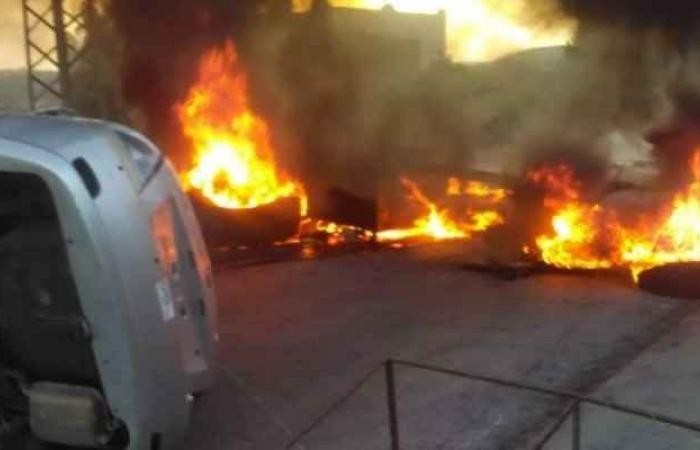 مجموعة من الشبان يغلقون طرقاً رئيسية برام الله