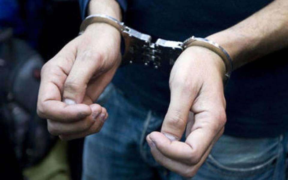 الشرطة تقبض على "3" أشخاص لحظة التنقيب عن آثار بالخليل