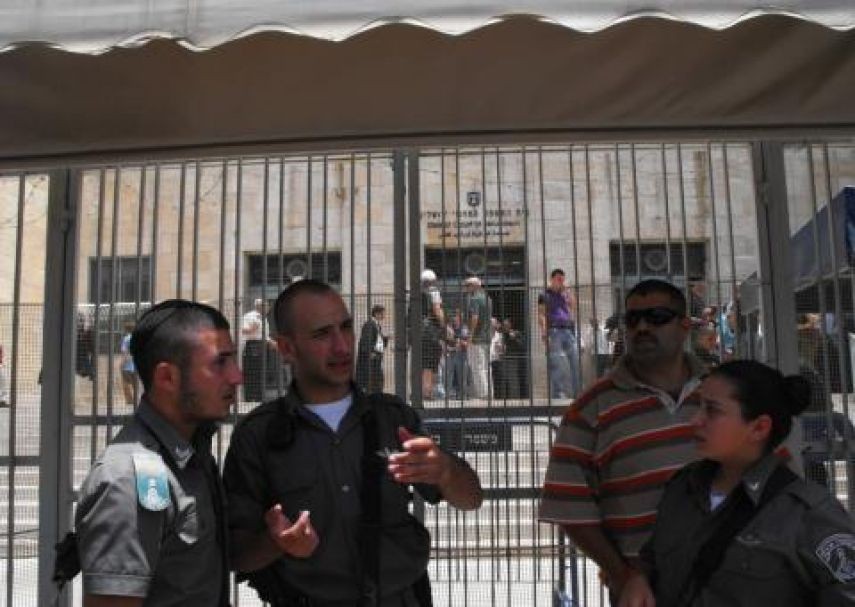 الاحتلال يمدد توقيف شاب مقدسي