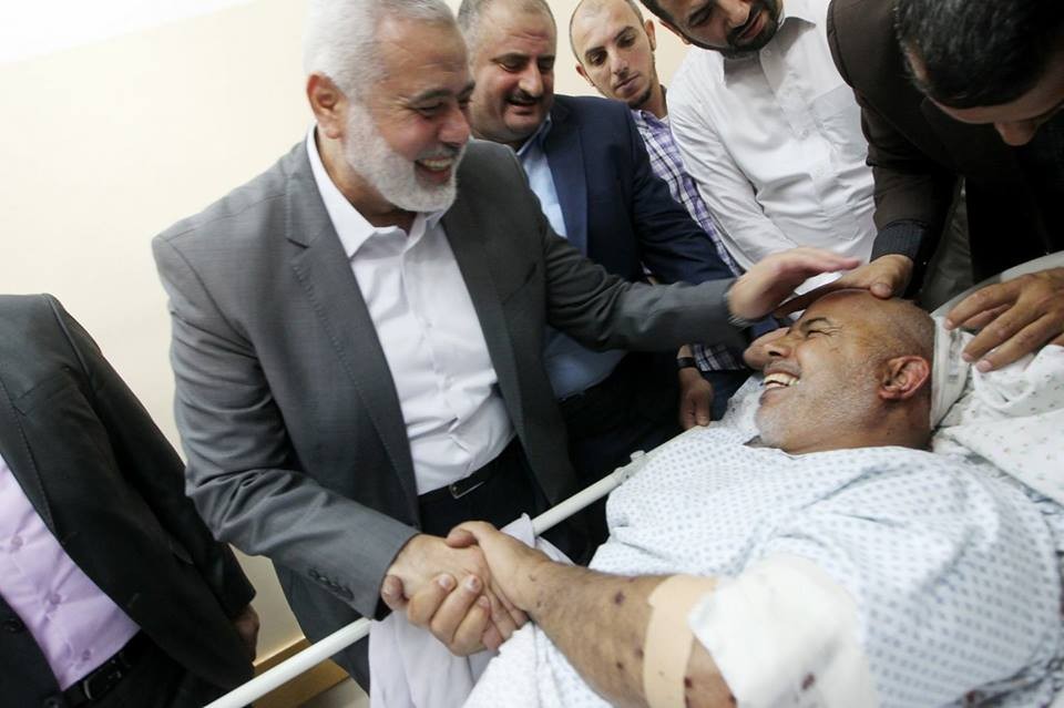  هنية يصل مستشفى الشفاء للاطمئنان على صحة أبو نعيم