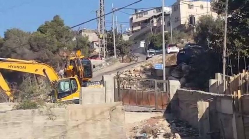 الاحتلال يزيل الحواجز التي وضعت في البيرة احتجاجاً على قرار ترامب