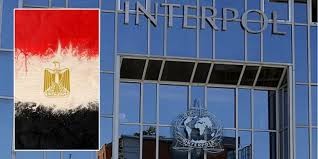 مصر تسلم "الإنتربول" قائمة أسماء معارضين بالخارج وتطالب باعتقالهم