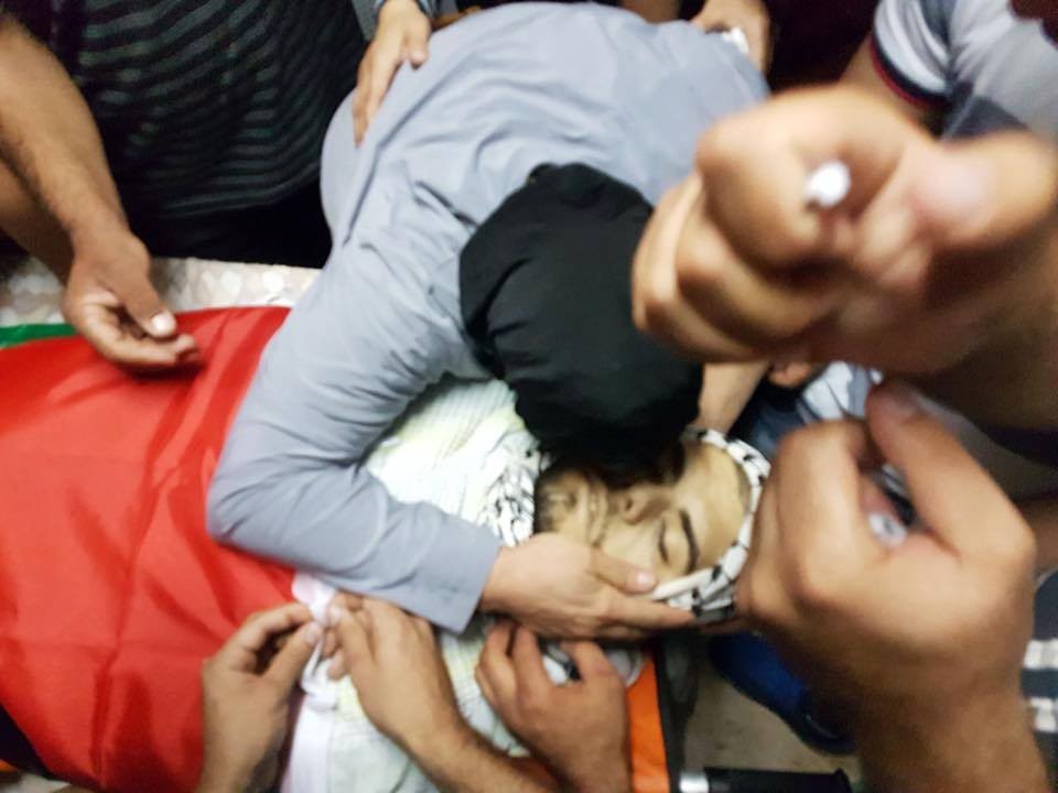 جماهير يطا تشارك في تشييع جثمان الشهيد الفتى عدي نواجعة 