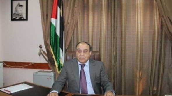 محافظ جنين واللواء أبو دخان يقدمان واجب العزاء لذوي الشهيد "عتيق"
