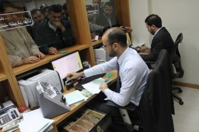 صرف رواتب موظفي غزة الأربعاء القادم بنسبة 50% وبحد أدنى 1400 شيقل