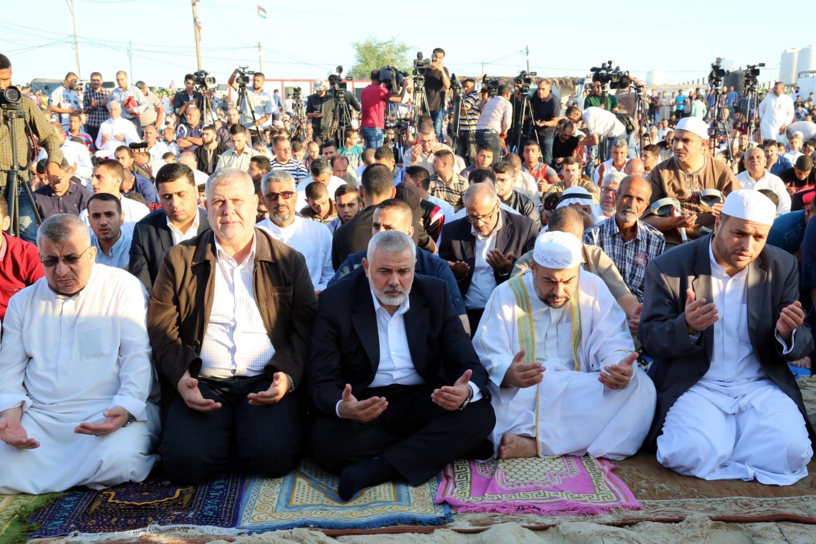 بحضور عدد من القيادات الفلسطينية