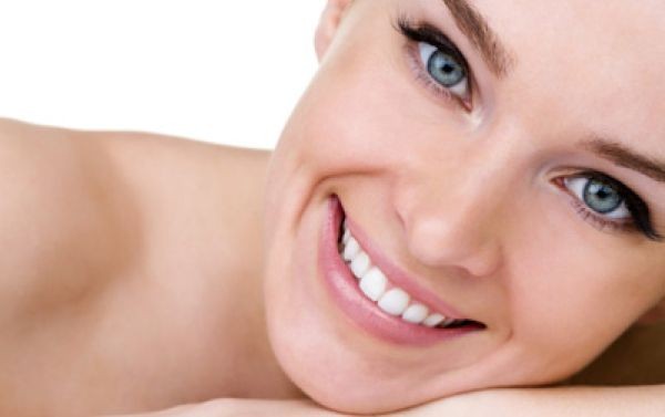 عادات خاطئة تفعلينها قبل النوم تدمر بشرتك عليكِ تجنبها