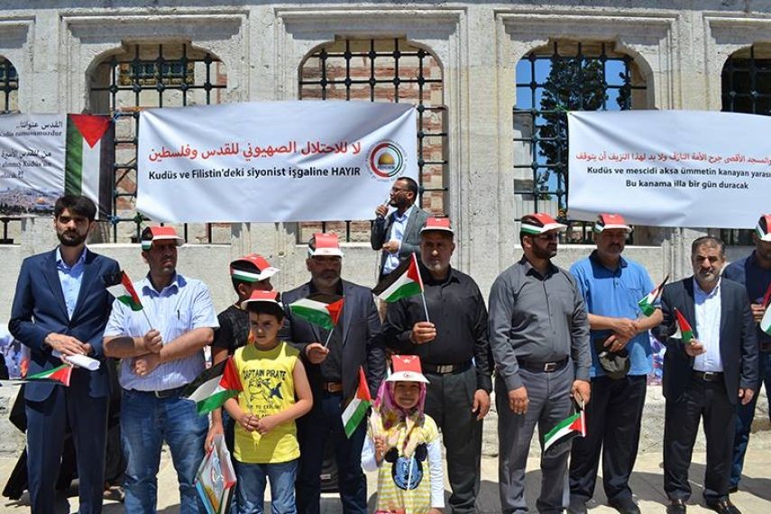 بالصور: وقفة تضامنية في إسطنبول للمطالبة بإنهاء الاحتلال عن فلسطين