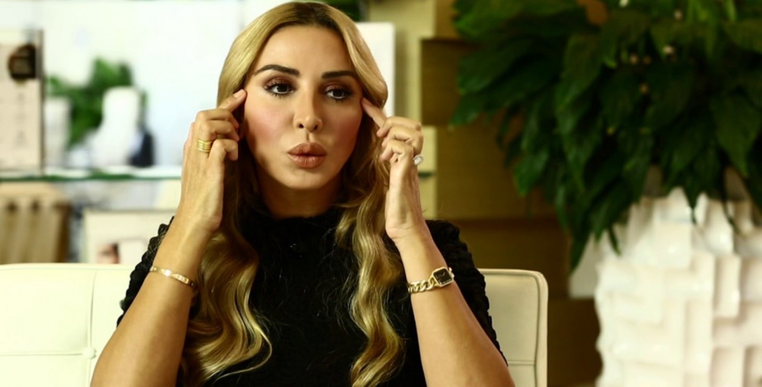 شاهدوا "جويل مردينيان" بعد اتّهامها بالتّرويج لمنتجات جنسيّة: "أوّل مرّة بفقد أعصابي"!