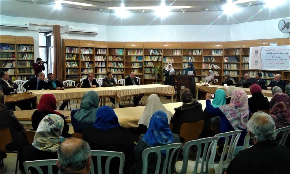 بالصور: بلدية غزة تنظم حفلاً لتوقيع كتابٍ قصصيٍ