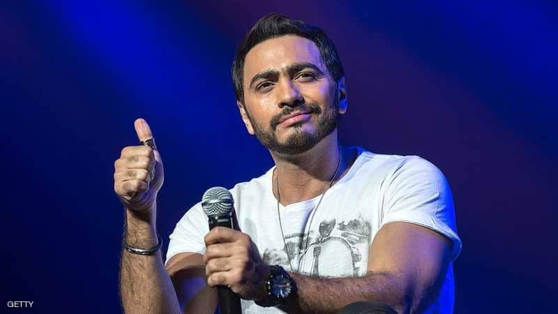 غموض يكتنف صحة تامر حسني.. وسفر مفاجئ إلى أميركا