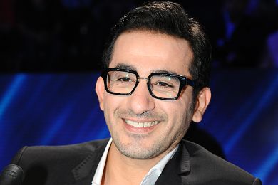 متسابقة تحرج أحمد حلمي بسبب لغته الإنكليزية.. كيف رد؟