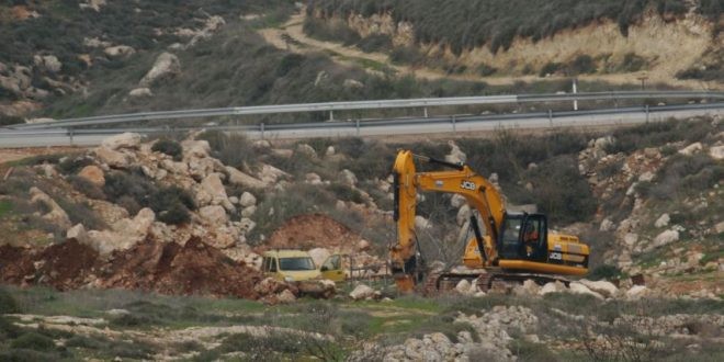 الاحتلال يسيطر على معدات زراعية للمواطنين جنوب طوباس