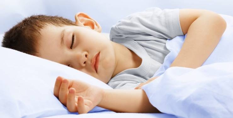 لماذا يتكلم الناس أثناء نومهم؟